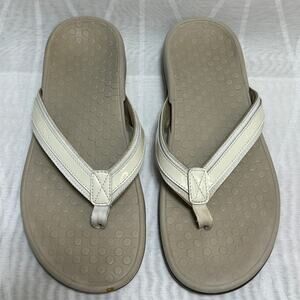 Vionic Dillon‎ Women's size 11 Toe-Post Supportive Sandal Flip Flop White Cream